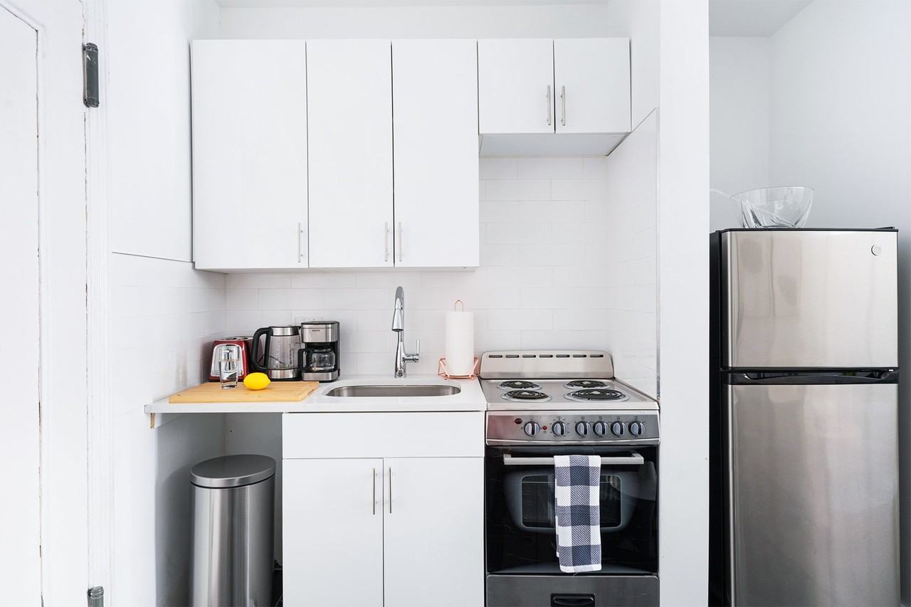 444 W 48th St #1022009P - Photo 3 of 14