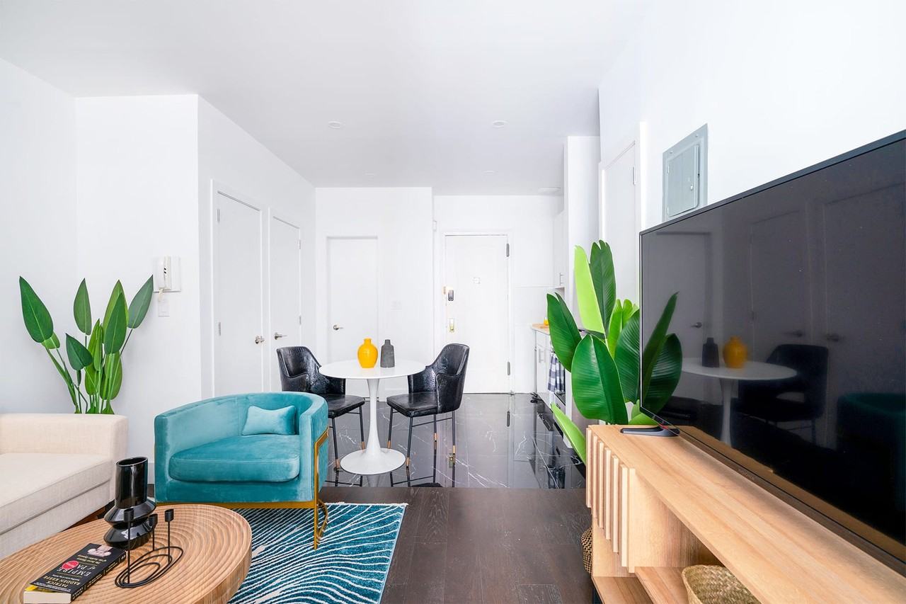 444 W 48th St #1022009P - Photo 5 of 14