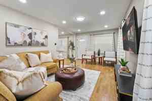 featured image of 425 S Ellis St