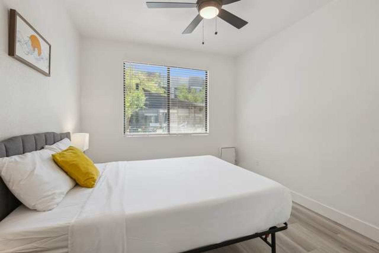 6610 North 93RD Avenue - Photo 5 of 33