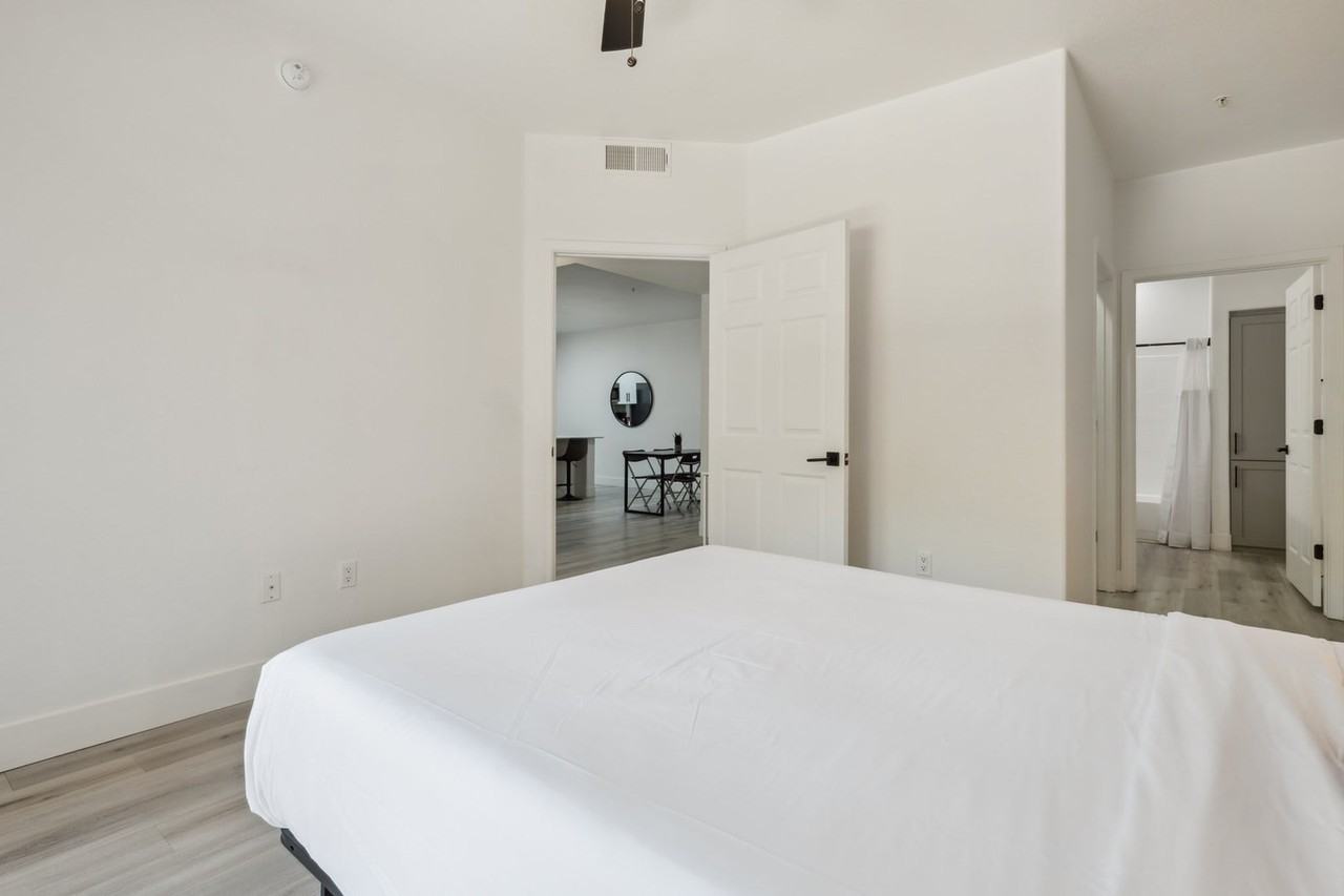 6610 North 93RD Avenue - Photo 6 of 33