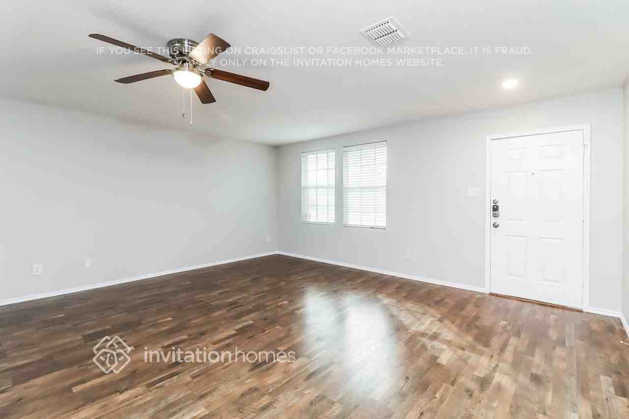 1412 Krista Dr - Photo 3 of 17