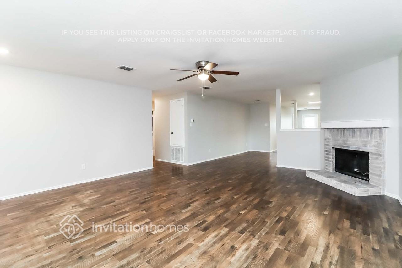 1412 Krista Dr - Photo 4 of 17