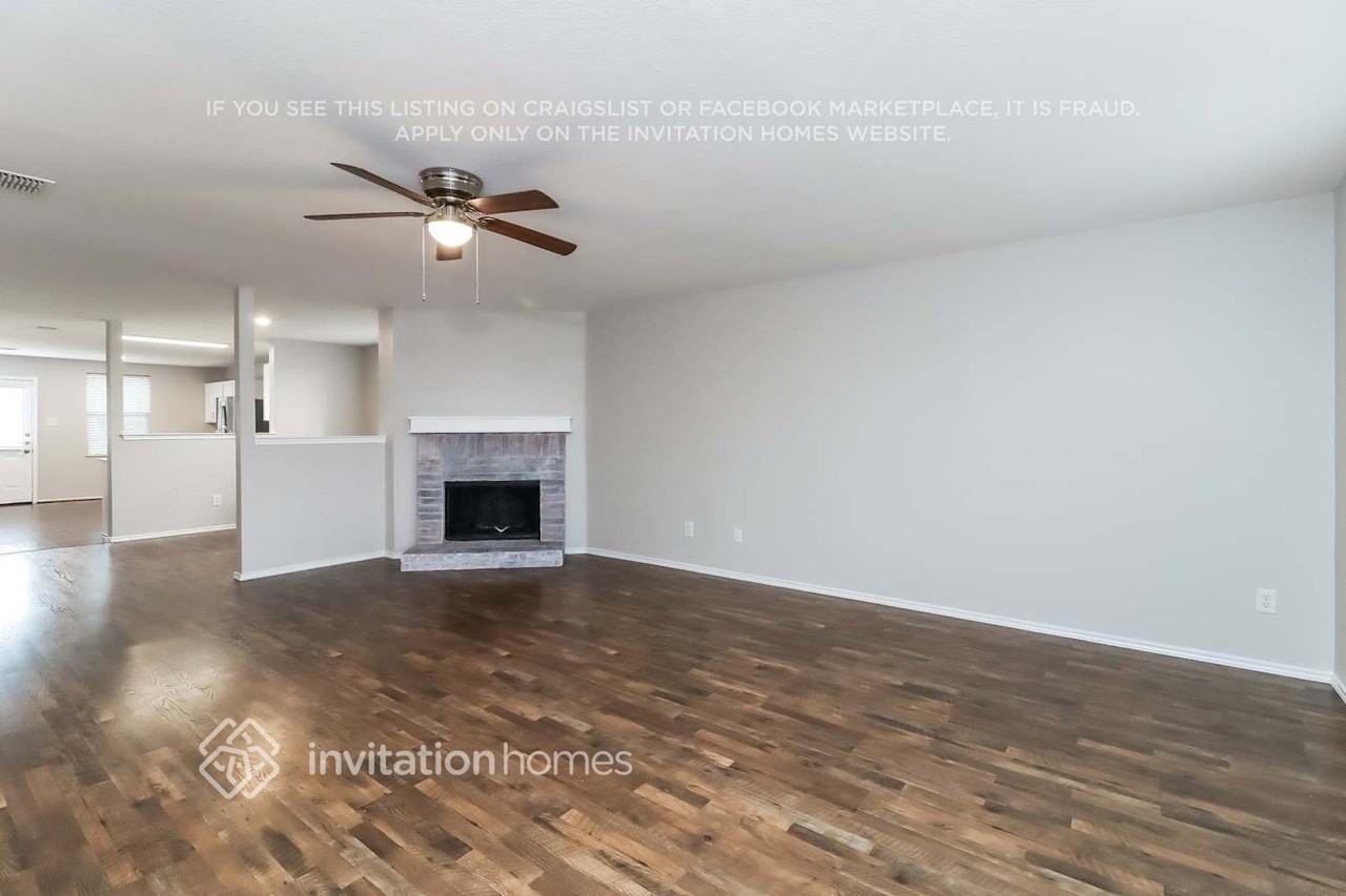 1412 Krista Dr - Photo 5 of 17