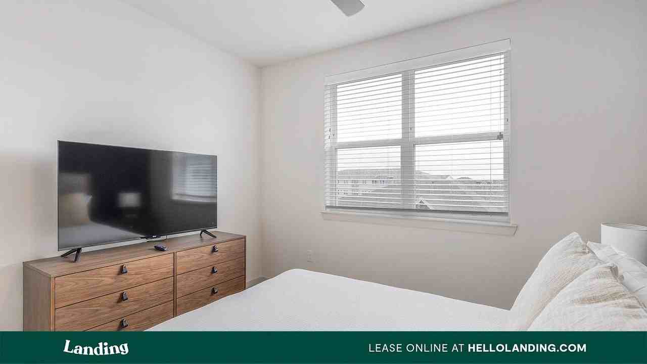 255 Williamsburg Pkwy - Photo 3 of 50