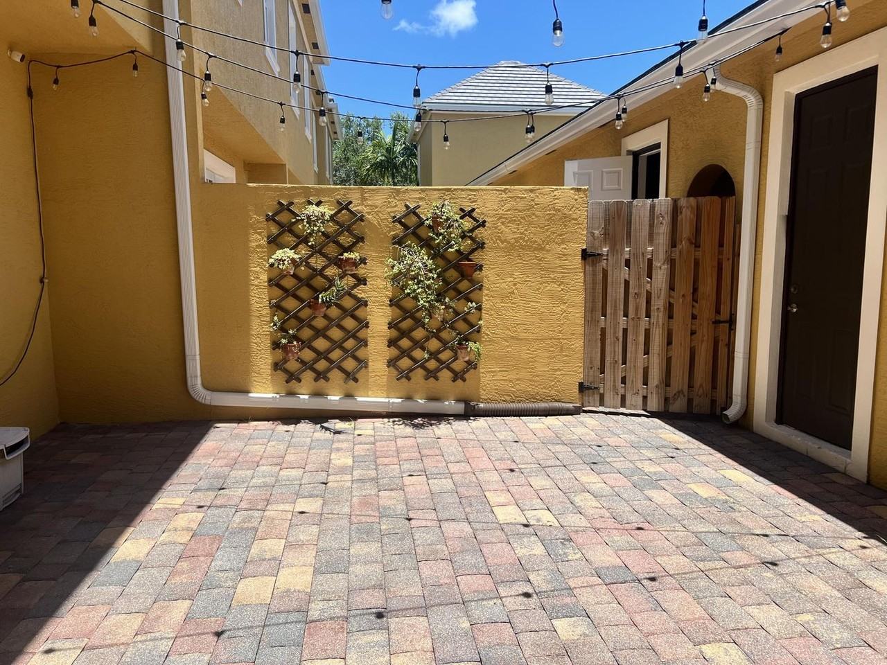 135 Midleton Way - Photo 4 of 16