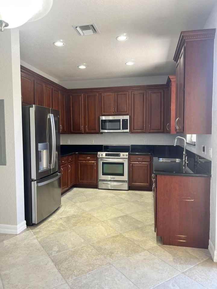 135 Midleton Way - Photo 7 of 16