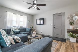 203 3rd St Se #1B - Photo 1 of 1