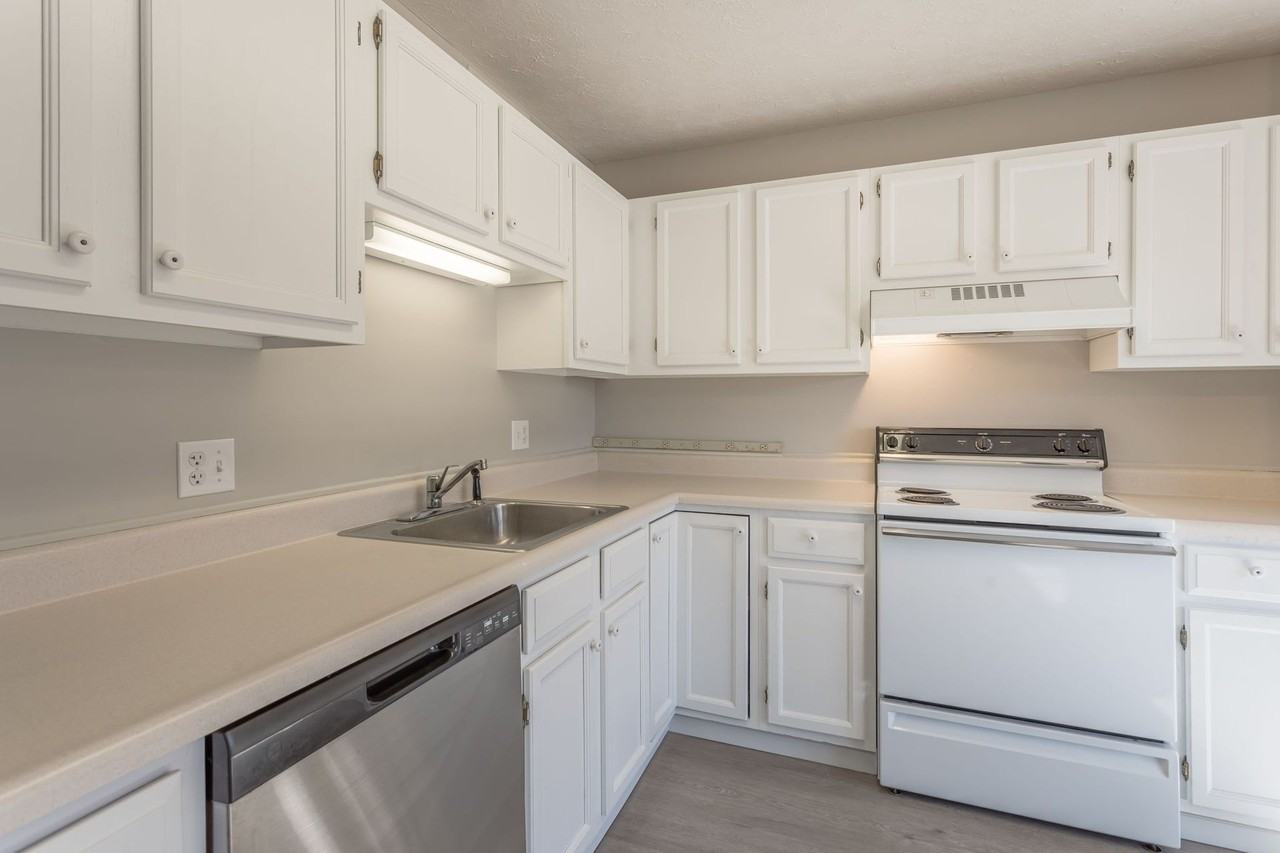Patriot Corner Apartments - Photo 5 of 17