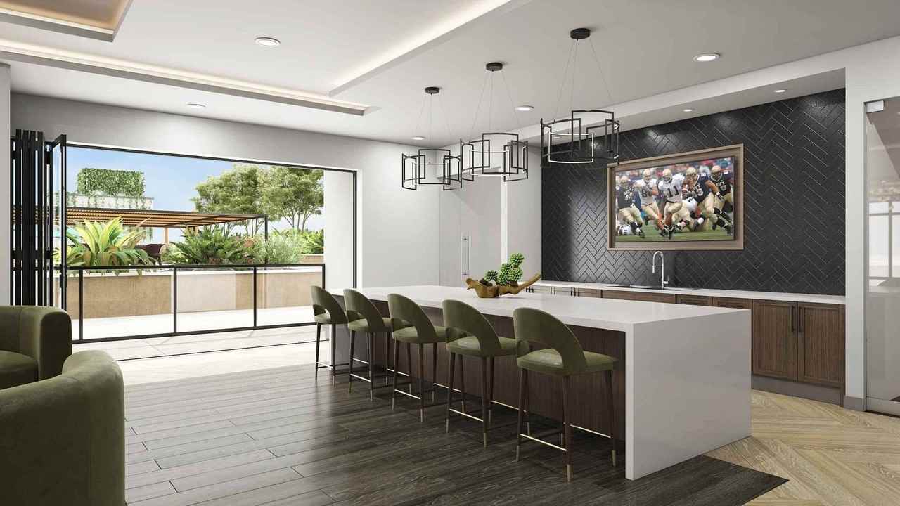 SOLARIS & - Photo 4 of 10