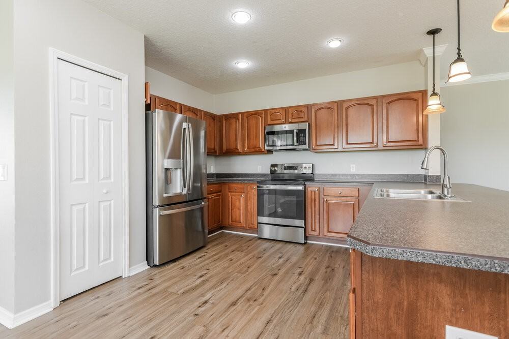 349 Aldershot Ct - Photo 7 of 17