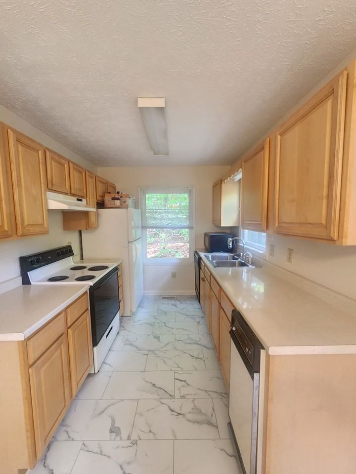 231 Fern Way - Photo 3 of 13