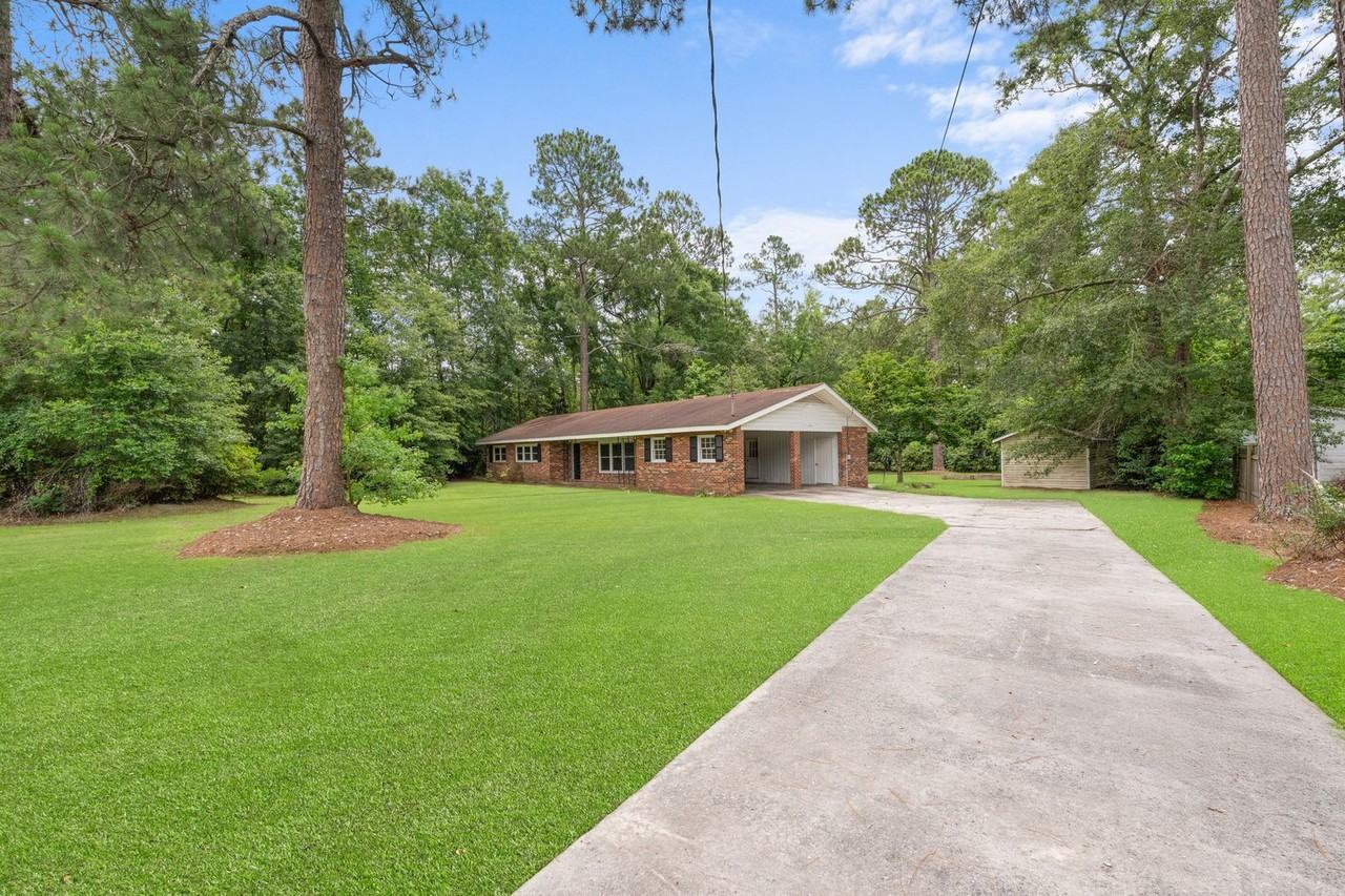 114 S Edgewood Dr - Photo 2 of 26