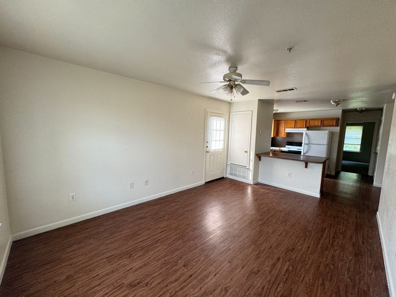 1100 Lansberry - Photo 5 of 42