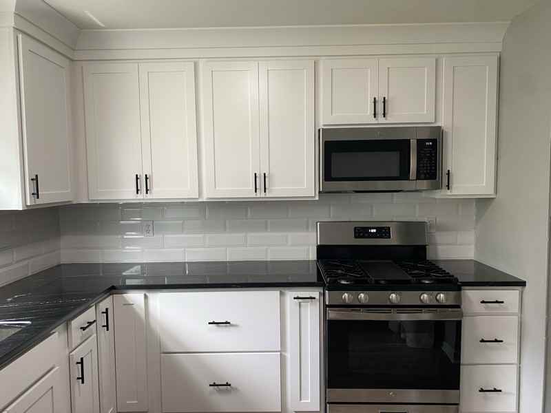 583 Clinton St - Photo 2 of 8