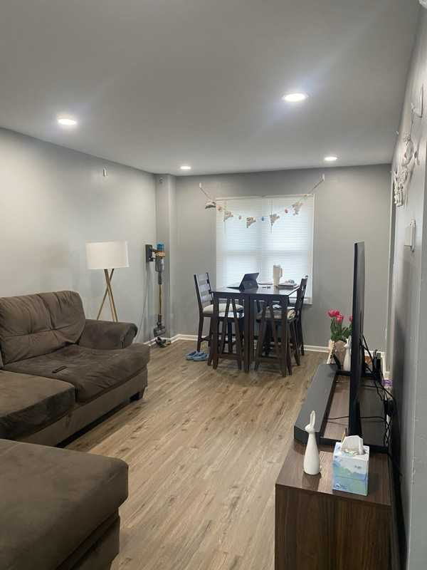 583 Clinton St - Photo 3 of 8