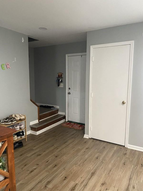 583 Clinton St - Photo 4 of 8