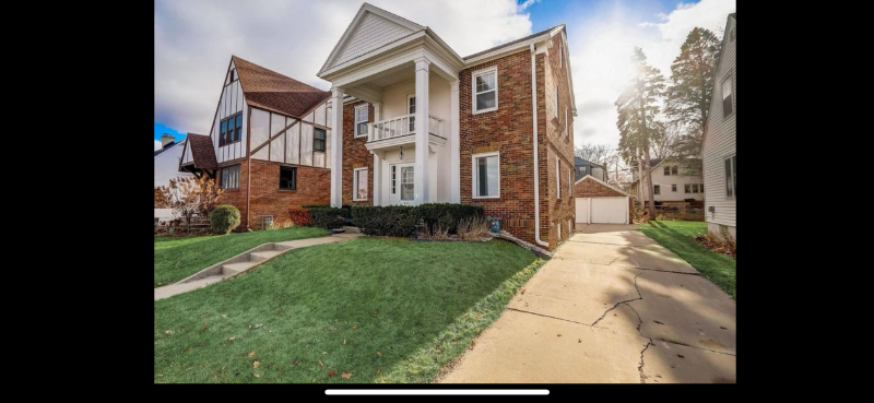 825 S Shore Dr - Photo 3 of 12