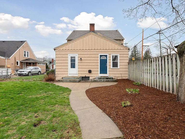 140 East Ave N #140 - Photo 3 of 20