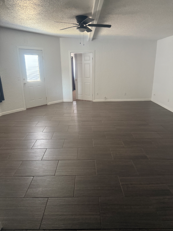 10449 Mackinaw St - Photo 3 of 11