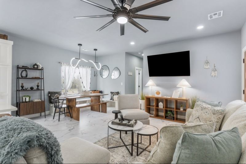 1532 N Madison Ave - Photo 2 of 20