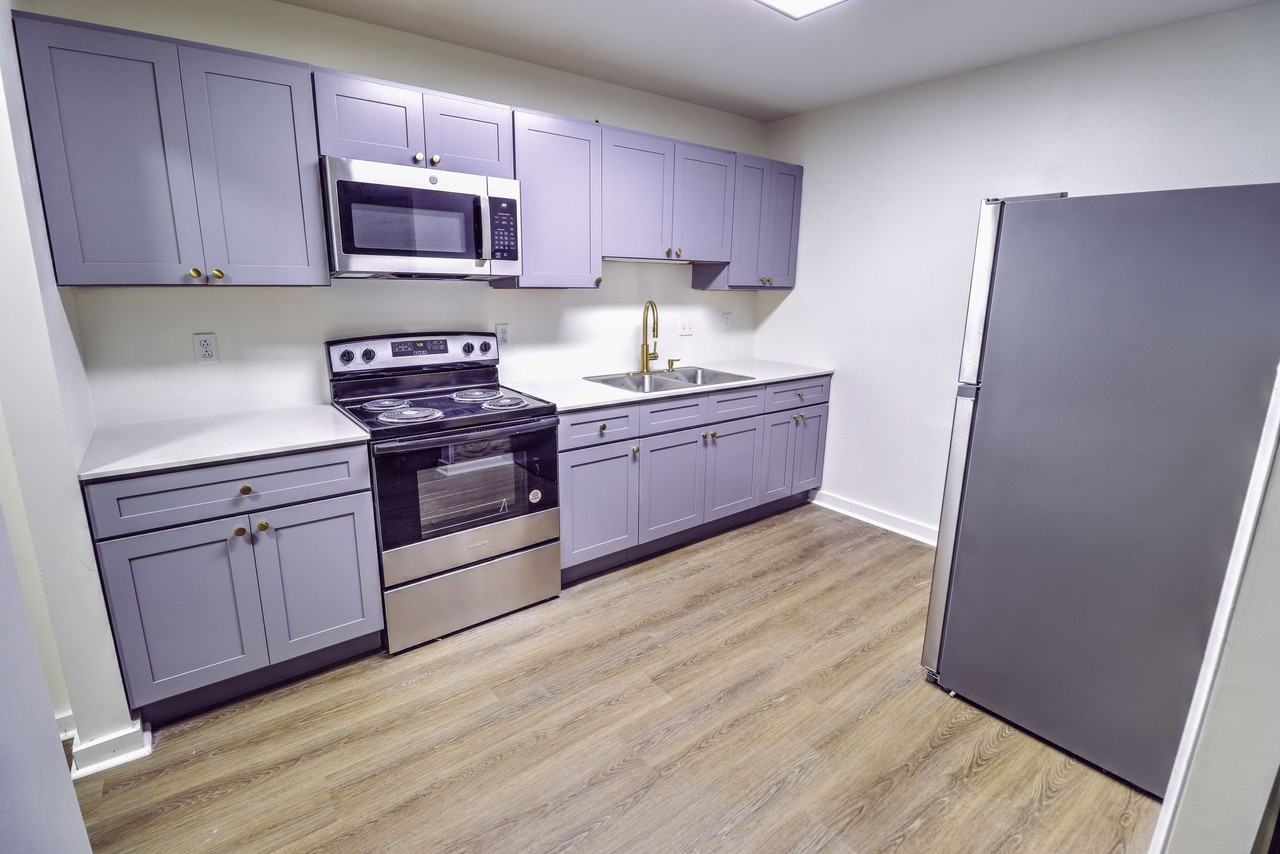 Seymour West - Photo 7 of 18