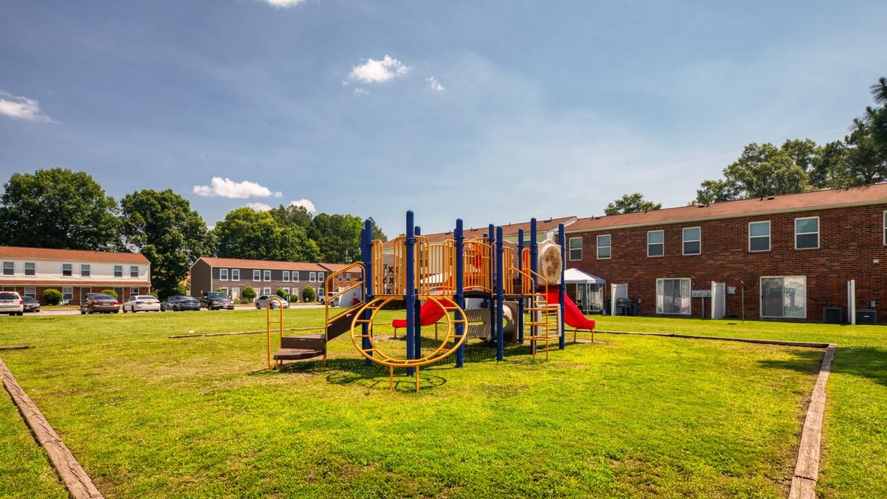 Woodbriar Apartments - Photo 5 of 24