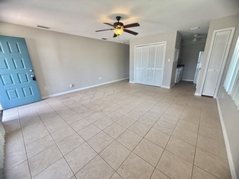 1020 Sw 48th Ter Apt B #B - Photo 2 of 23