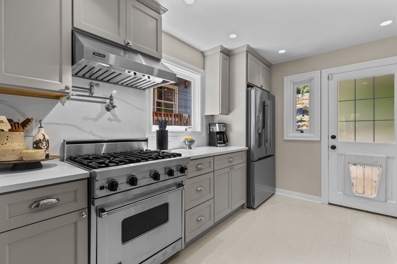 2033 Boyer Ave E #NA - Photo 3 of 31