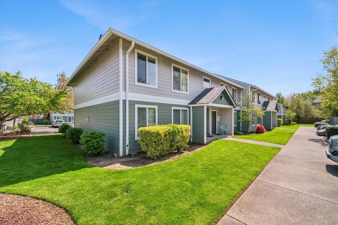 Bristol Court Apartments - Photo 4 of 25