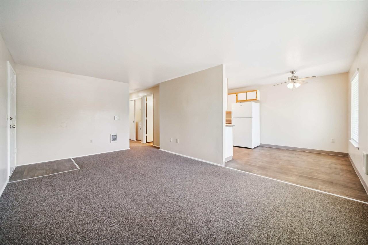 Bristol Court Apartments - Photo 7 of 25