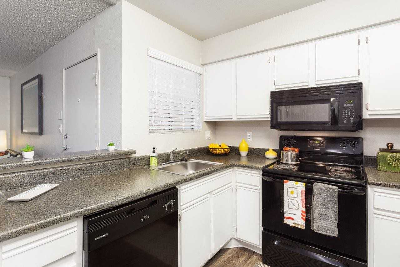 Paseo on University - Photo 4 of 31