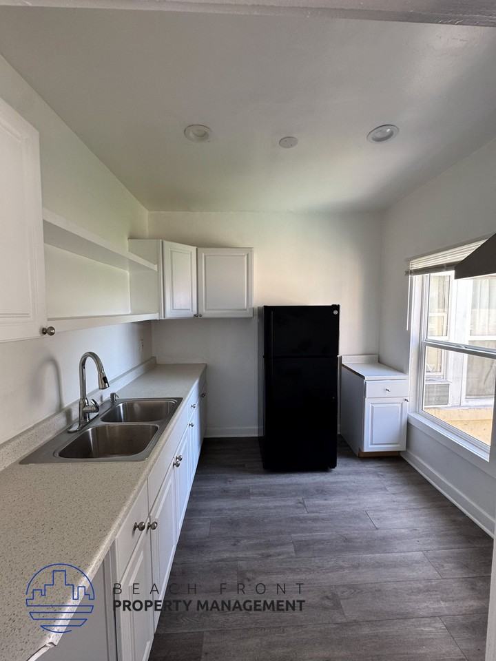 100 N Kenmore Ave. - Photo 3 of 8