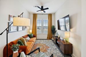 featured image of 925 Makers Way Nw