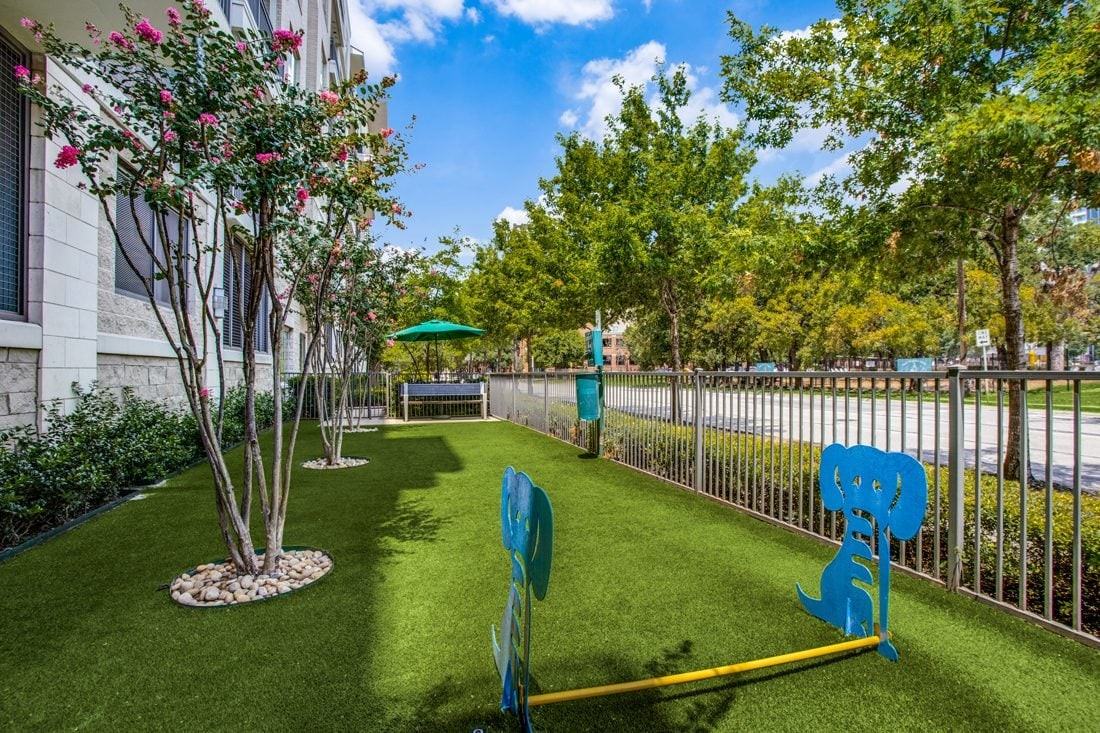 L2 Uptown - Photo 7 of 43