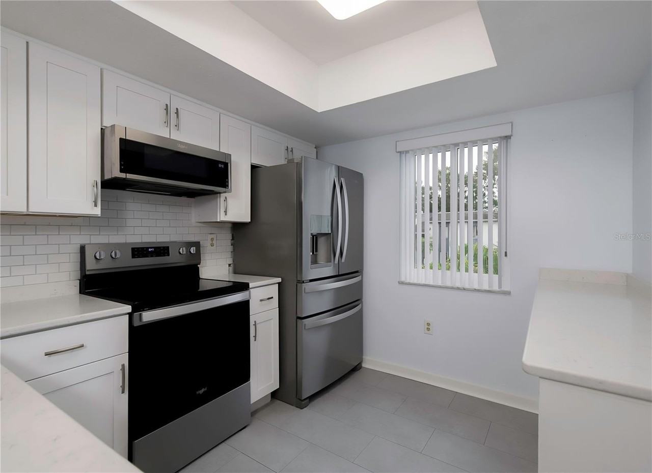 120 Cypress Ln - Photo 7 of 33