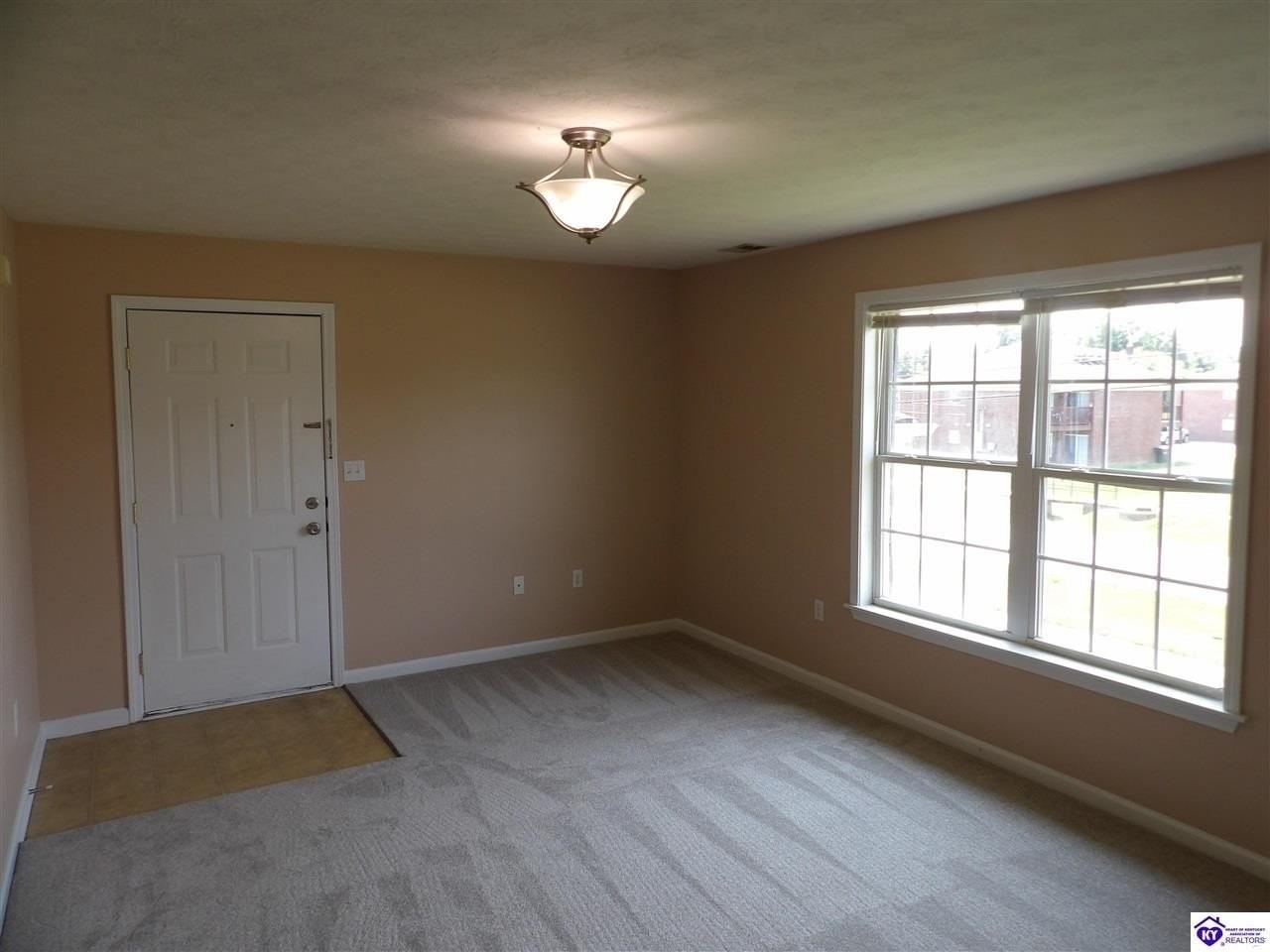 108 Hurstfield Dr Apt C - Photo 2 of 9