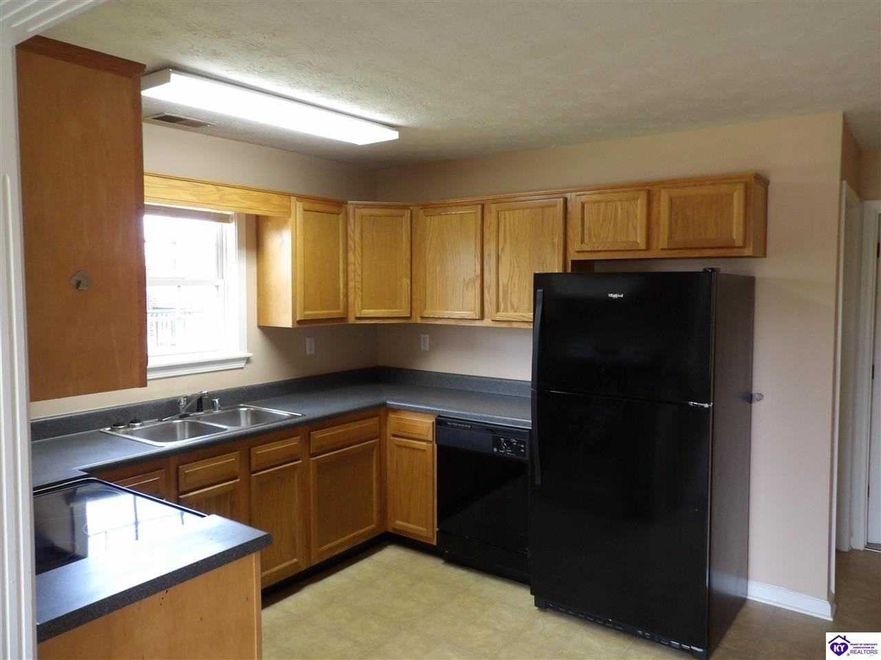 108 Hurstfield Dr Apt C - Photo 3 of 9