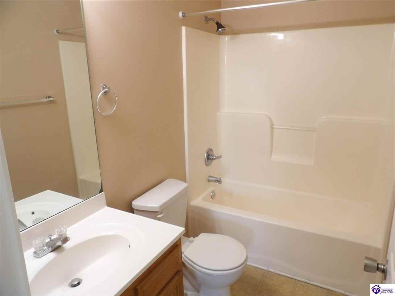 108 Hurstfield Dr Apt C - Photo 4 of 9