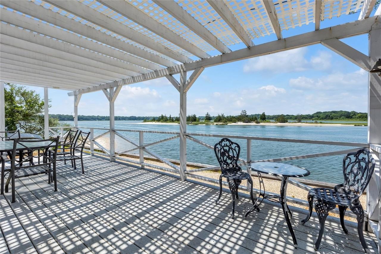 286 Towd Point Rd - Photo 7 of 37