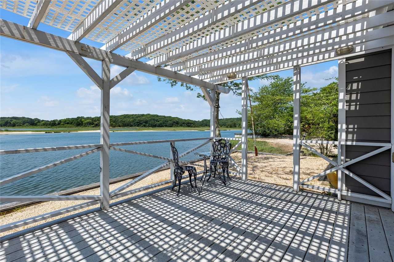 286 Towd Point Rd - Photo 6 of 37