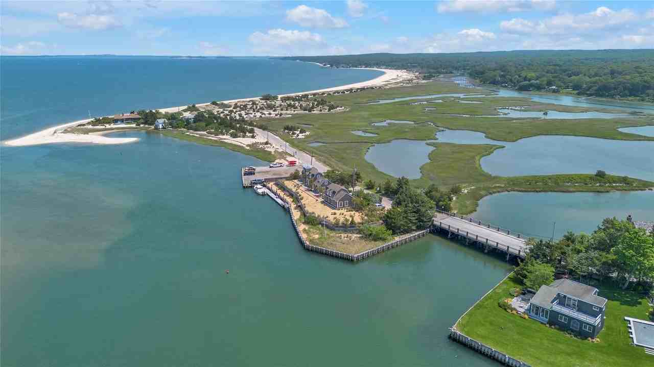 286 Towd Point Rd - Photo 5 of 37