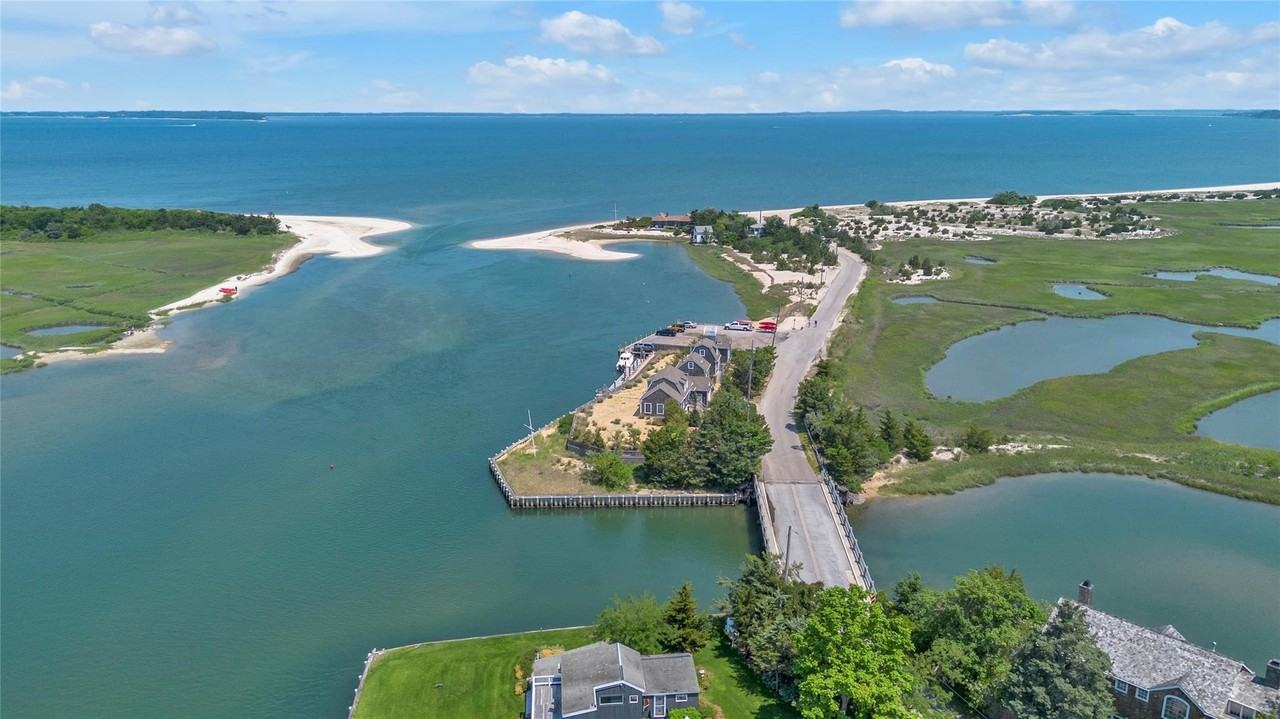 286 Towd Point Rd - Photo 4 of 37