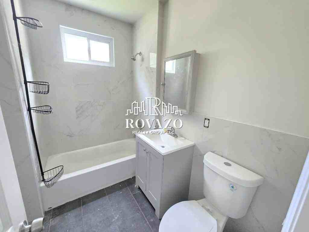 345 South Clinton Street #1R - Photo 2 of 6