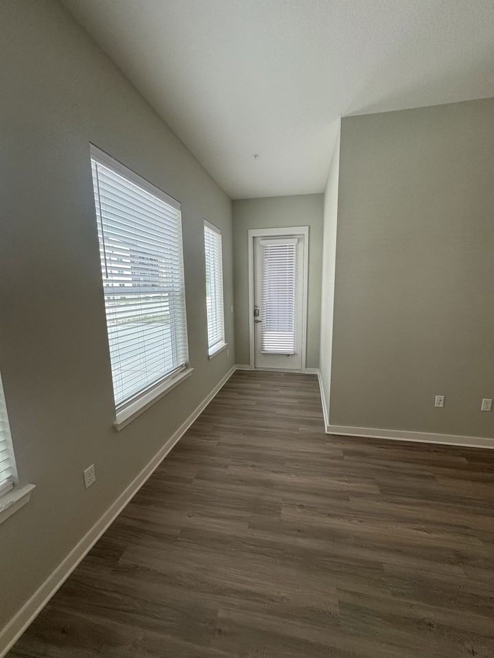 1000 Persimmon Dr #4101 - Photo 7 of 8