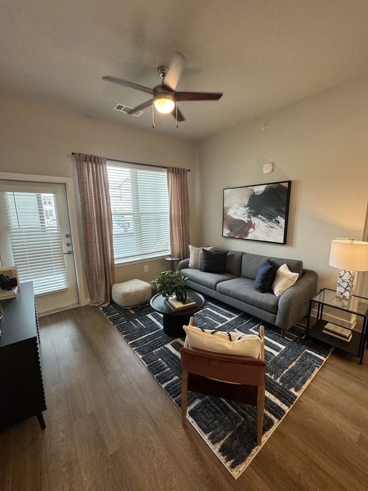 1325 Choate Pkwy #1208 - Photo 4 of 8