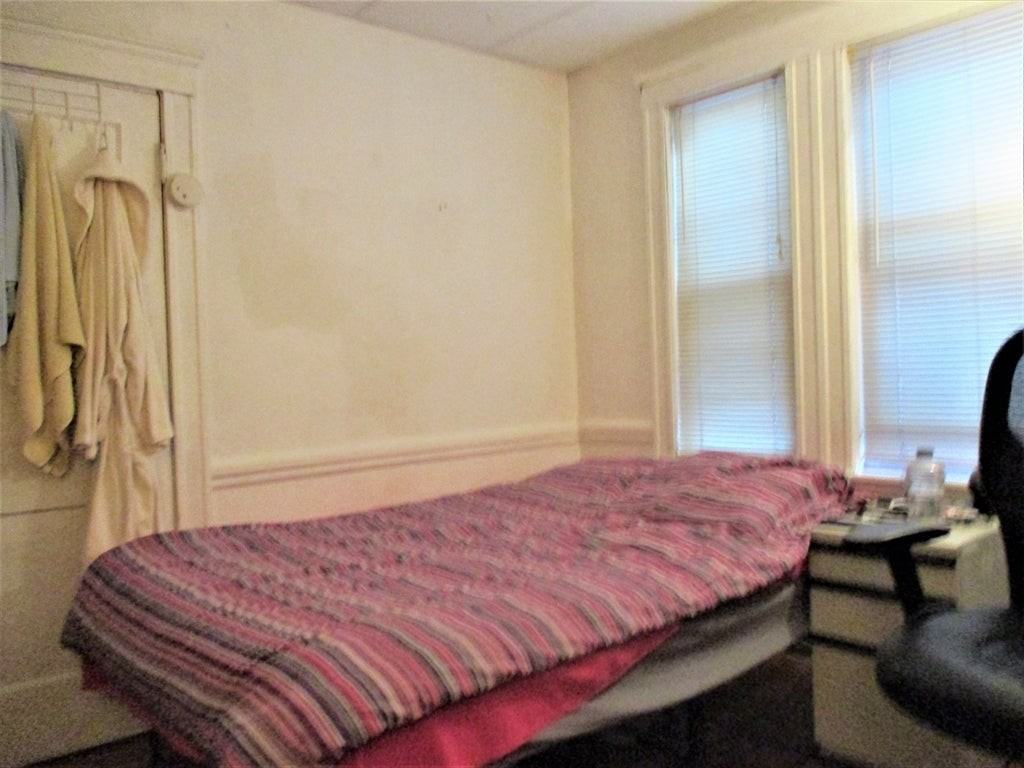 71 Hooker St - Photo 4 of 11