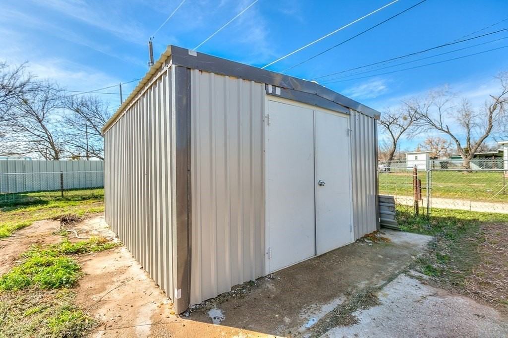 106 W 27th St - Photo 2 of 18