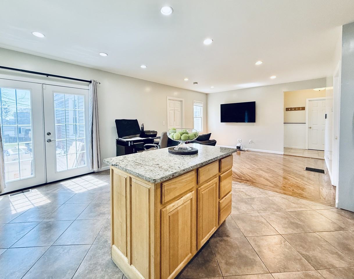 80 Moffitt St - Photo 6 of 20