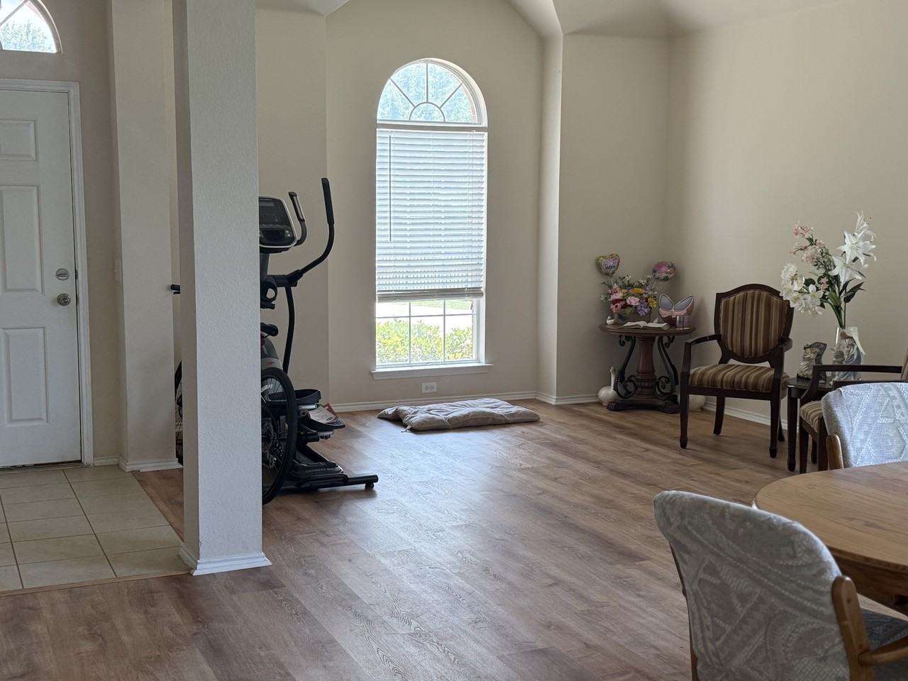 482 Sutter Drive - Photo 3 of 12